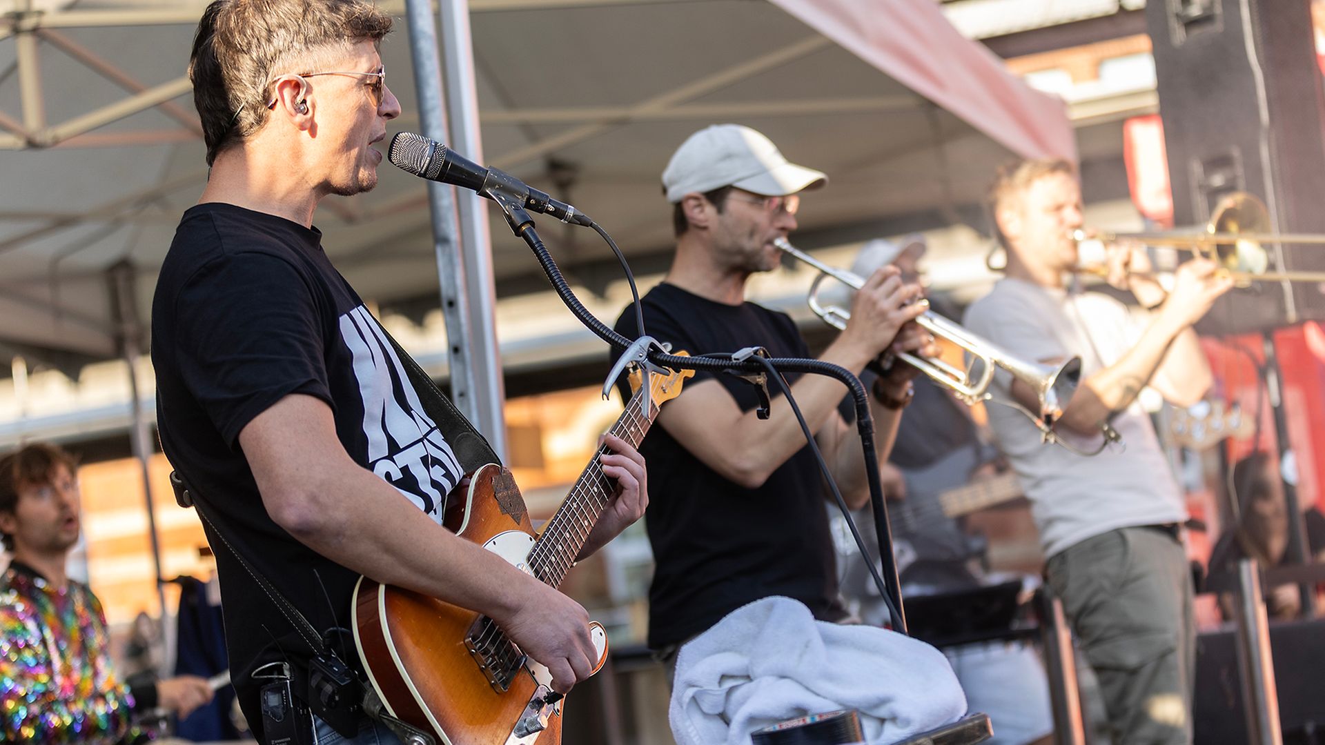 Die Band "Les Bummms Boys" bei ihrem Auftritt