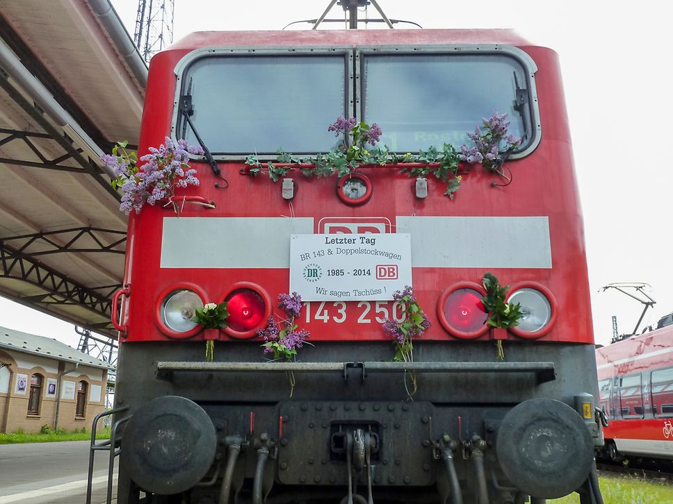 Ein Doppelstockzug der S-Bahn bei der letzten Fahrt 2014